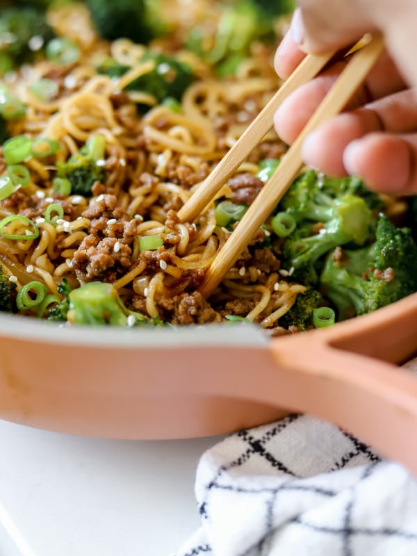Ramen Noodle Stir Fry (Beef & Broccoli) in Pink Our Place Pan