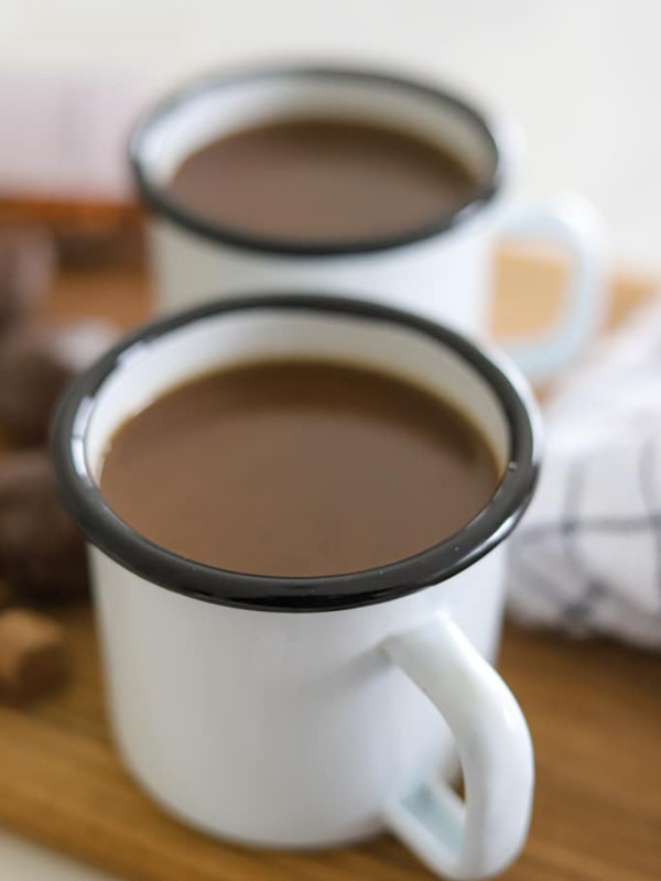 jamaican hot cocoa tea in two enamel mugs.