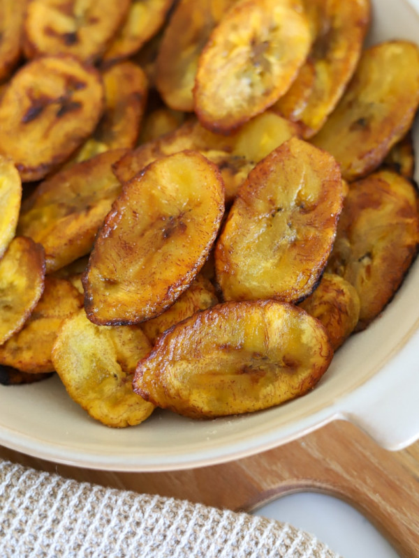 a plate of sliced fried plantains.
