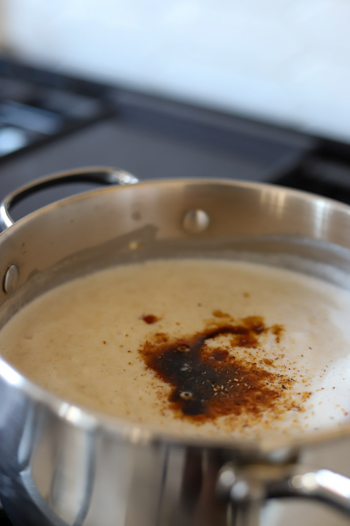 pot of oats with nutmeg and vanilla.